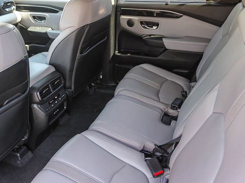 Used 2024 Honda Pilot Touring image 19