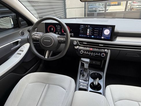 Used 2025 Hyundai Sonata SE FWD image 21