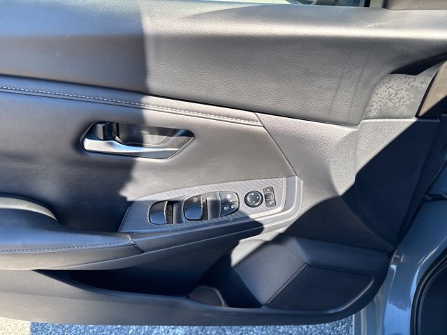 Used 2025 Nissan Sentra SV FWD image 12