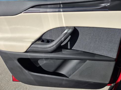 Used 2022 Tesla Model X Plaid image 16