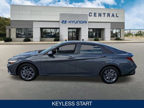 Certified 2024 Hyundai Elantra SEL image 5