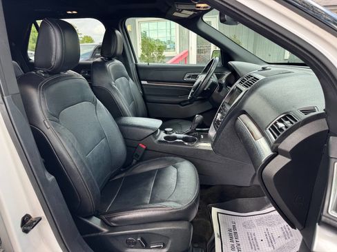 Used 2018 Ford Explorer Limited w/ Equipment Group 301A AWD/4WD image 18