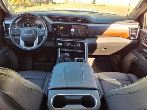 Certified 2025 GMC Sierra 1500 Denali image 4