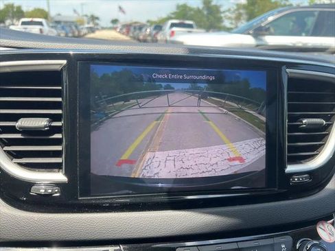 Certified 2023 Chrysler Pacifica Touring-L FWD image 58