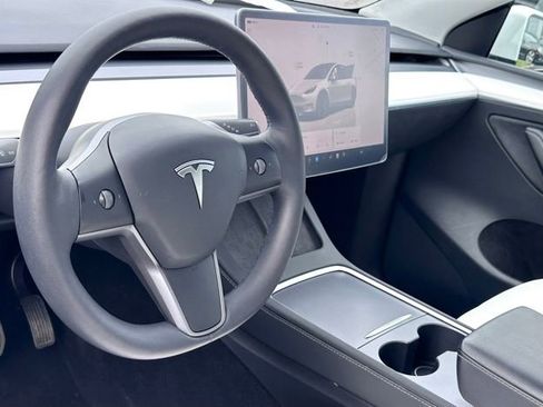 Used 2023 Tesla Model Y Long Range AWD/4WD image 12