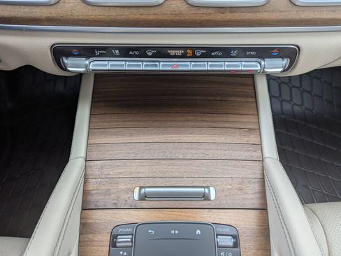 Used 2024 Mercedes-Benz GLE 450 4MATIC image 25
