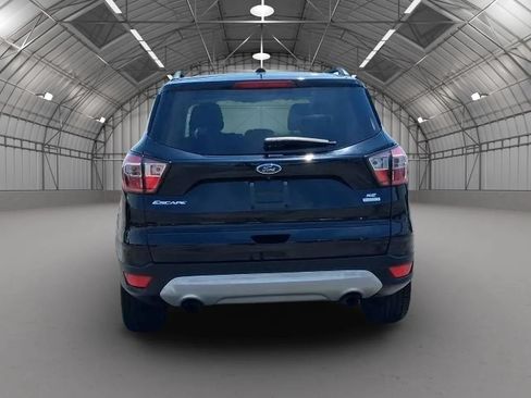 Used 2017 Ford Escape SE w/ Equipment Group 201A FWD image 4