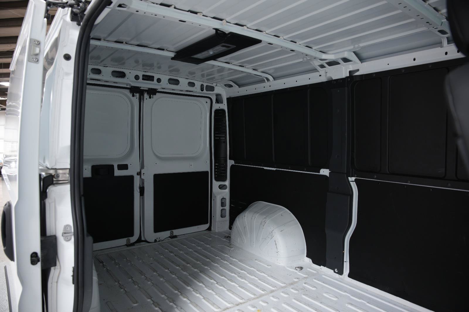 Used 2025 RAM ProMaster 2500 w/ Convenience Group FWD image 20