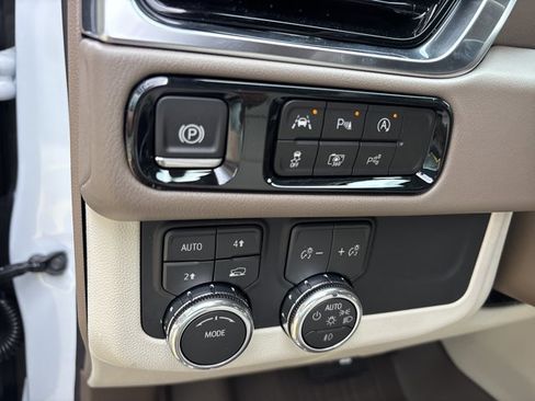 New 2026 GMC Yukon Denali w/ Sun & Power Step Package image 27