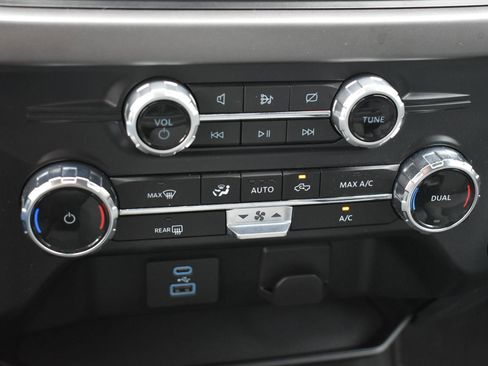 Used 2024 Ford F150 XLT AWD/4WD image 25