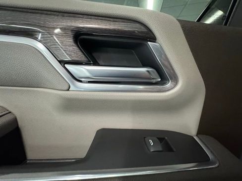 Used 2025 Chevrolet Silverado 2500 LTZ w/ LTZ Premium Package image 9