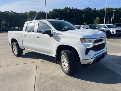 Used 2025 Chevrolet Silverado 1500 LT AWD/4WD image 12