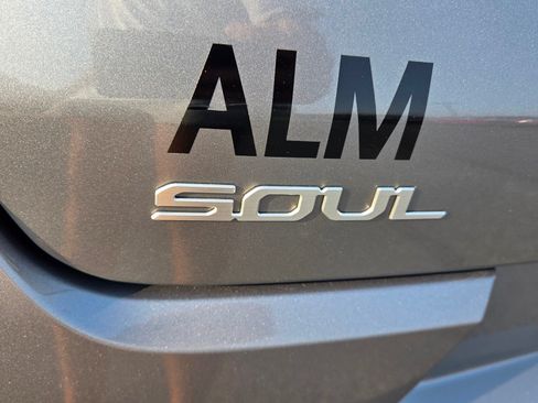 Used 2025 Kia Soul LX w/ LX Technology Package FWD image 11