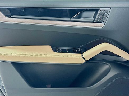 New 2026 Porsche Cayenne image 11