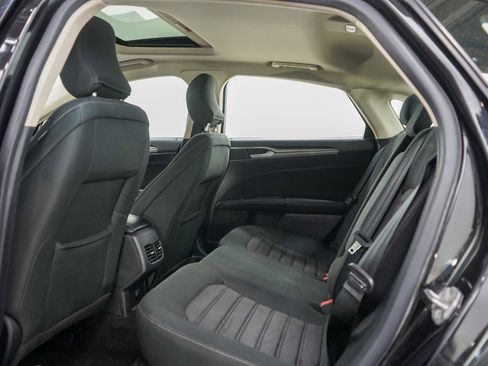 Used 2019 Ford Fusion SE AWD/4WD image 16