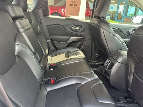 Used 2019 Jeep Cherokee Latitude Plus w/ Comfort/Convenience Group AWD/4WD image 5