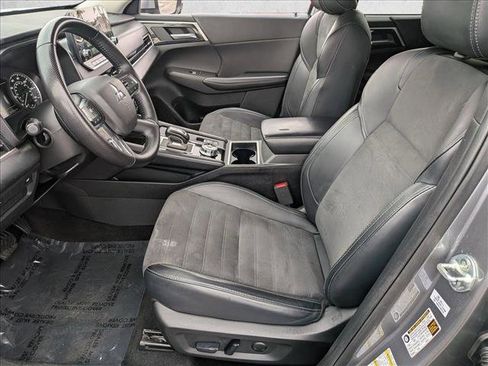 Used 2024 Mitsubishi Outlander SE image 14