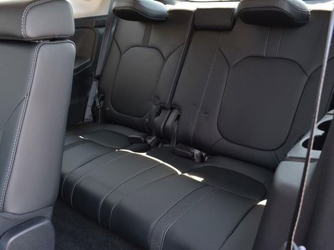 Used 2025 Honda Pilot Touring image 15
