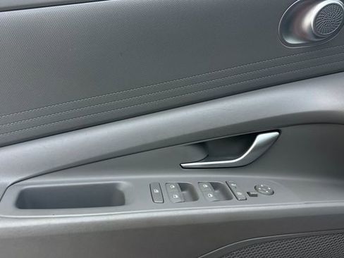 Used 2024 Hyundai Elantra SEL image 12