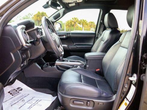 Used 2022 Toyota Tacoma Limited AWD/4WD image 8