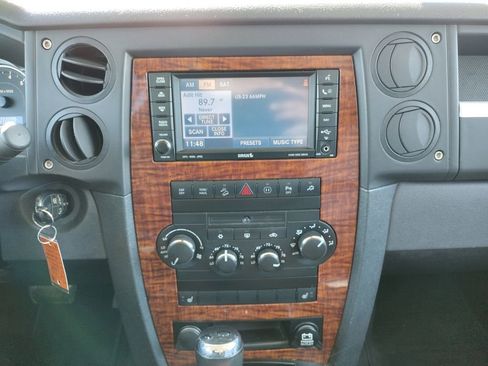 Used 2008 Jeep Commander Limited w/ Trailer Tow Group IV AWD/4WD image 3