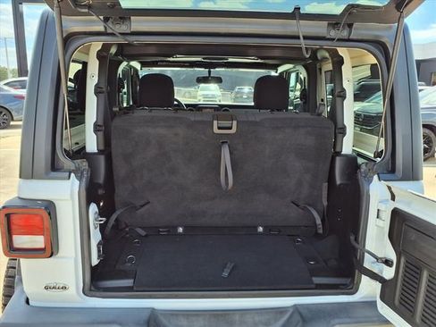 Used 2018 Jeep Wrangler Sport image 7