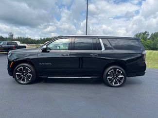New 2026 Chevrolet Suburban Premier w/ Sun And Tow Package AWD/4WD video 2