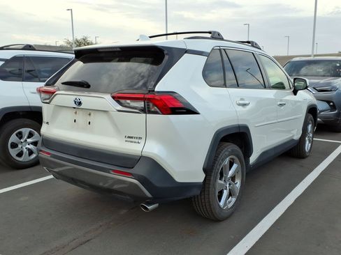 Used 2019 Toyota RAV4 Limited AWD/4WD image 4