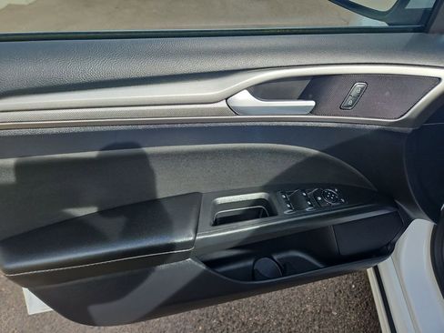 Used 2020 Ford Fusion SE image 10