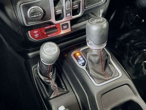 Used 2018 Jeep Wrangler Unlimited Rubicon AWD/4WD image 23