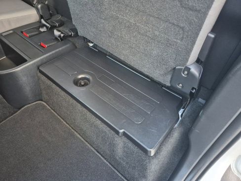 Used 2019 Toyota Tacoma SR5 w/ SR5 Appearance Package (SM) image 14