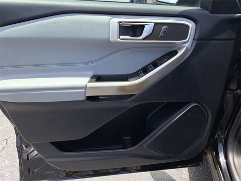 Used 2022 Ford Explorer XLT w/ Equipment Group 202A image 17