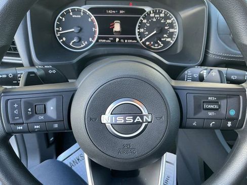 Used 2024 Nissan Rogue SV image 27