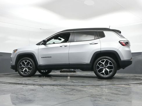Used 2025 Jeep Compass Limited image 50