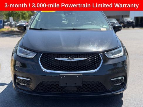 Used 2023 Chrysler Pacifica Touring-L FWD image 3