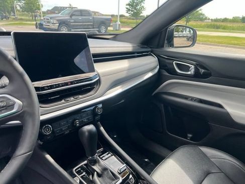 Certified 2025 Jeep Compass Limited AWD/4WD image 19