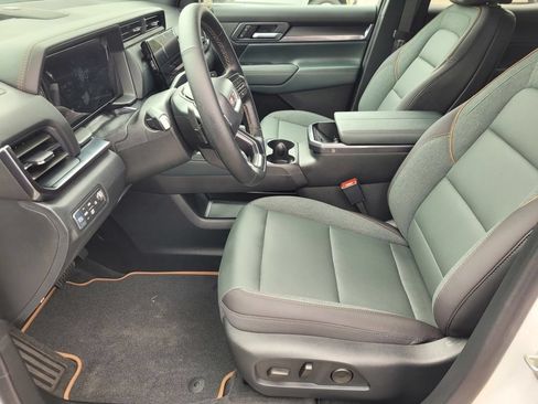 New 2026 GMC Terrain AT4 w/ Technology Package II AWD/4WD image 9