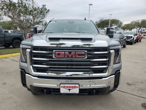 New 2026 GMC Sierra 2500 SLE image 2