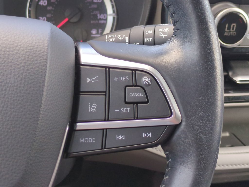 Used 2020 Toyota Highlander LE FWD image 22
