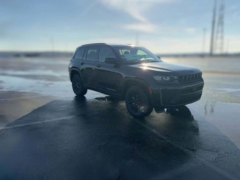 New 2026 Jeep Grand Cherokee Altitude image 16