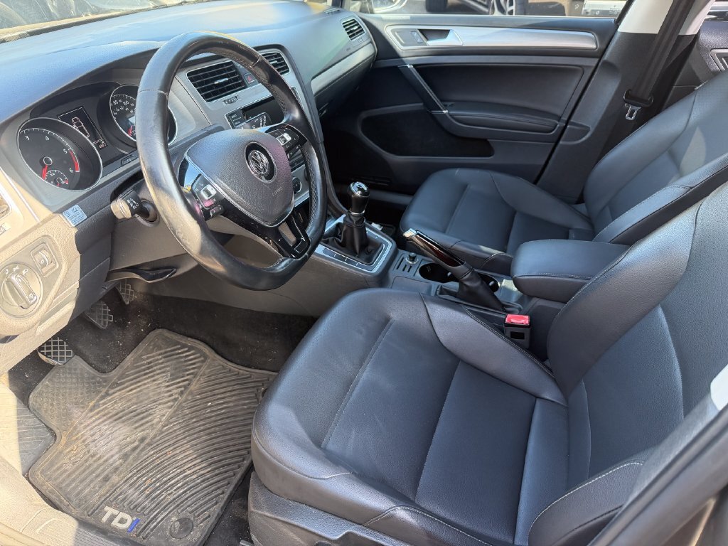 Used 2015 Volkswagen Golf TDI S FWD image 3