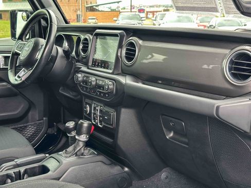 Used 2020 Jeep Gladiator Overland AWD/4WD image 23