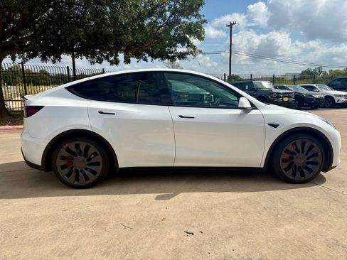 Used 2024 Tesla Model Y Performance AWD/4WD image 2