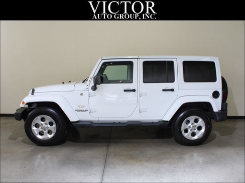 Used 2015 Jeep Wrangler Unlimited Sahara w/ Connectivity Group AWD/4WD image 1