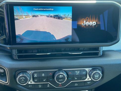 New 2026 Jeep Gladiator Sport AWD/4WD image 18