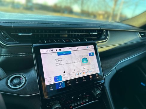 Used 2021 Jeep Grand Cherokee L Overland w/ Advanced Protech Group III image 13