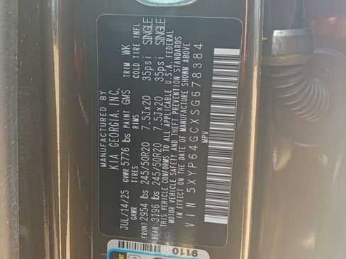 Used 2025 Kia Telluride S FWD image 3