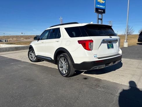 Used 2022 Ford Explorer XLT w/ Equipment Group 202A image 5