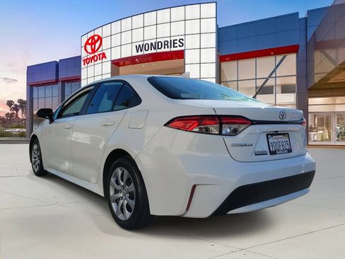 Used 2022 Toyota Corolla LE image 3