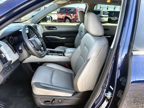 Used 2026 Nissan Pathfinder SL AWD/4WD image 11